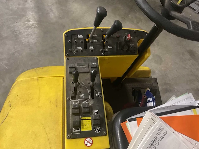 Kärcher 1250 zelfrijdende veegmachine - afbeelding 10 van  12