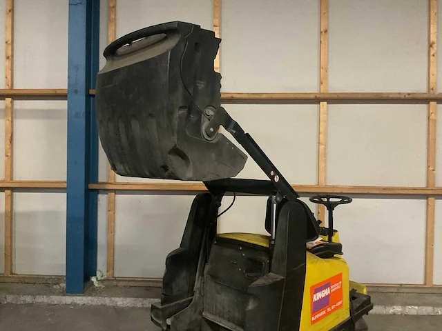 Kärcher 1250 zelfrijdende veegmachine - afbeelding 11 van  12