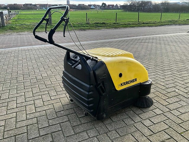 Karcher 750 sm zelfrijdende veegmachine - afbeelding 3 van  7