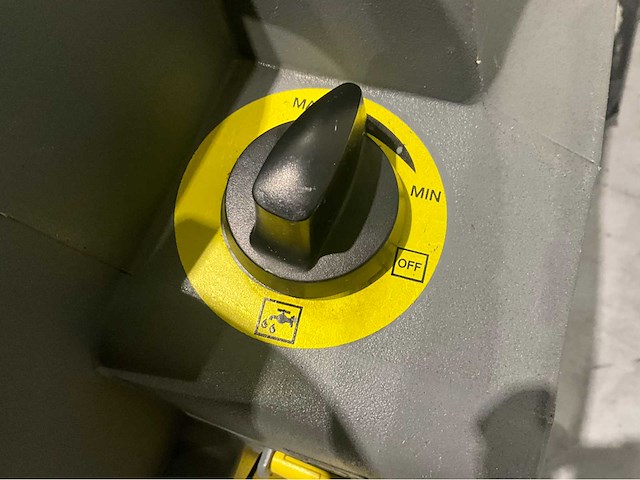 Karcher b 60 w bp accu’s 2023 zelfrijdende schrobmachine - afbeelding 2 van  13