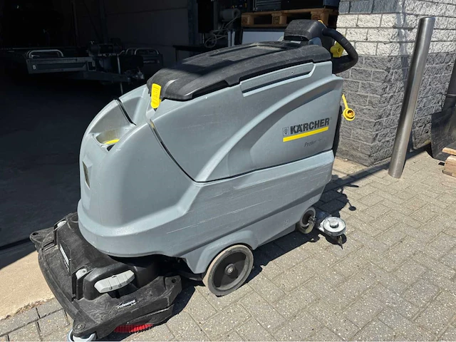 Karcher b 80w accu’s 2024 zelfrijdende schrobmachine - afbeelding 1 van  10
