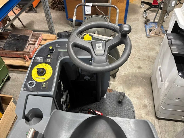 Kärcher b140r zelfrijdende veegmachine - afbeelding 3 van  9