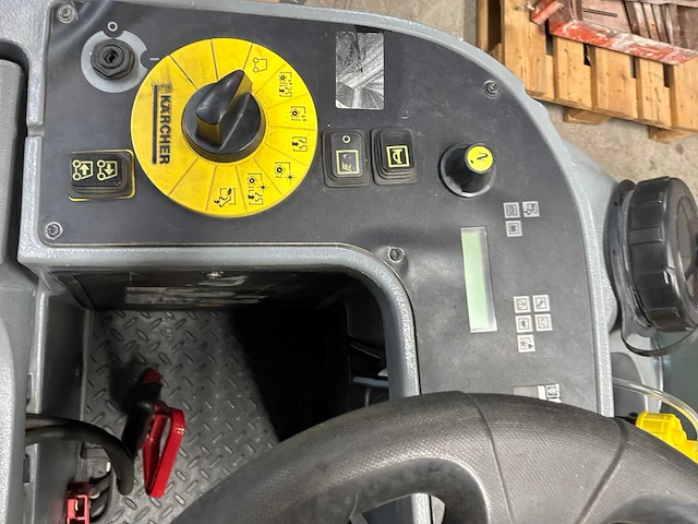 Kärcher b140r zelfrijdende veegmachine - afbeelding 6 van  9