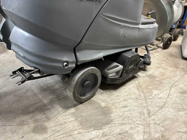Kärcher b140r zelfrijdende veegmachine - afbeelding 7 van  9