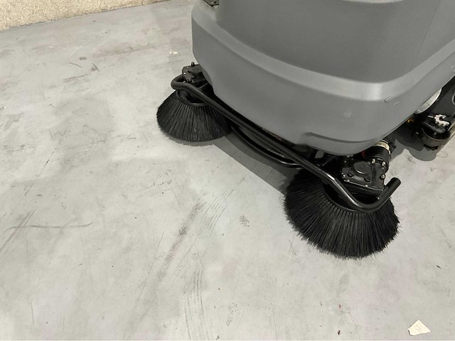 Karcher b150 r bp opzit schrob veeg/zuigmachine dubele borstels accu’s 2024 - afbeelding 2 van  4