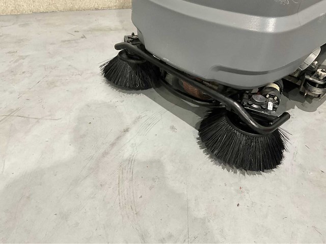 Karcher b150 r bp opzit schrob veeg/zuigmachine dubele borstels - afbeelding 4 van  17