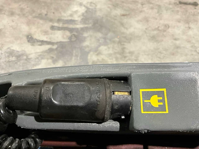 Kärcher b90 r bp pack zelfrijdende opzit schrob-zuigmachine - afbeelding 9 van  12