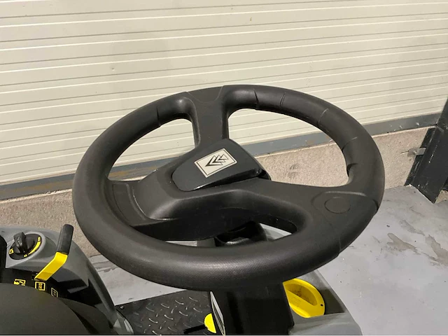 Kärcher b90 r bp pack zelfrijdende opzit schrob-zuigmachine - afbeelding 4 van  12