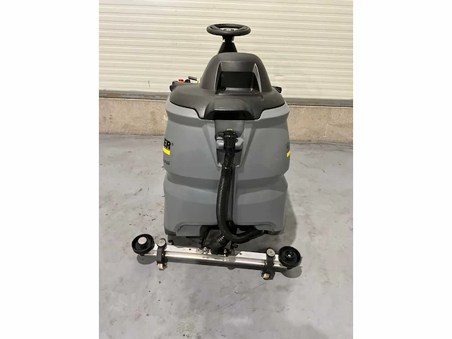 Kärcher b90 r bp pack zelfrijdende opzit schrob-zuigmachine - afbeelding 8 van  12