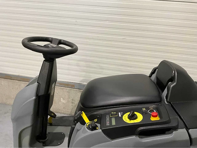 Kärcher b90 r bp pack zelfrijdende opzit schrob-zuigmachine - afbeelding 2 van  12