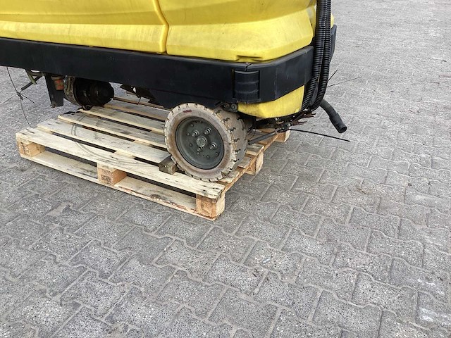 Kärcher br 100/25 zelfrijdende veegmachine - afbeelding 6 van  10