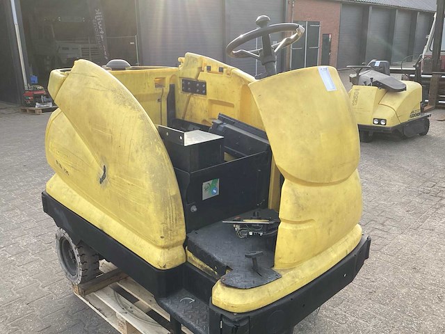 Kärcher br 100/25 zelfrijdende veegmachine - afbeelding 8 van  10