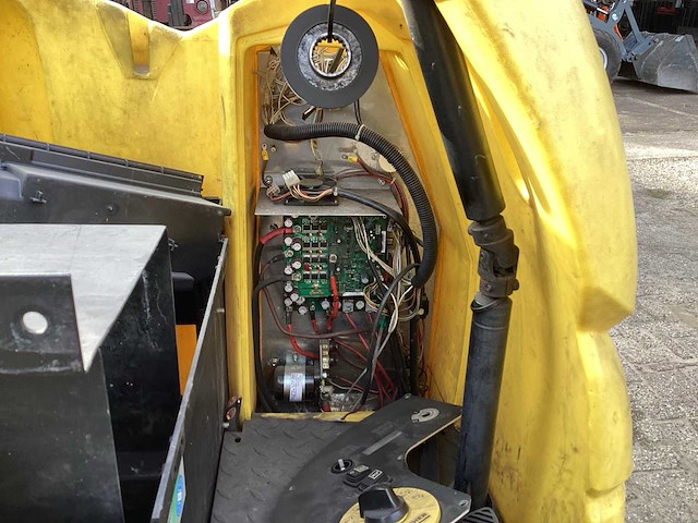 Kärcher br 100/25 zelfrijdende veegmachine - afbeelding 9 van  10