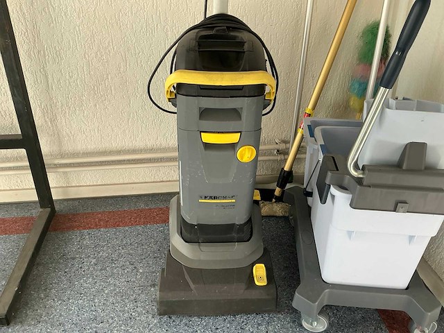Karcher br 30/4 c vloerreiniger - afbeelding 2 van  3