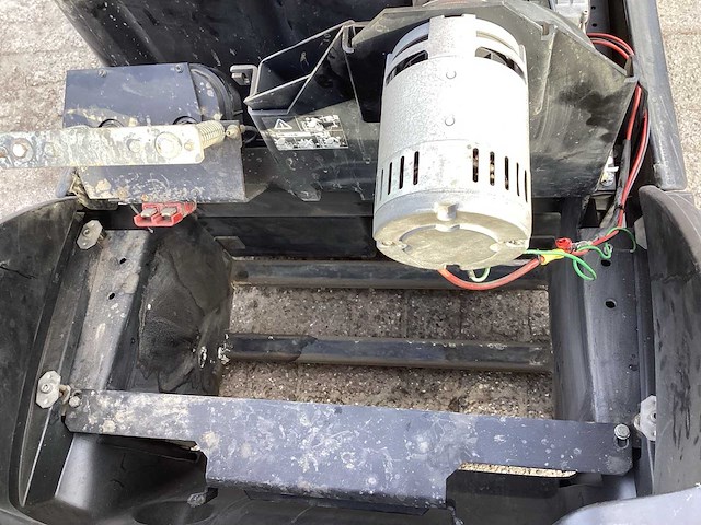 Kärcher km 100/100 r zelfrijdende veegmachine - afbeelding 2 van  13