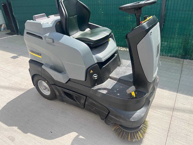 Kärcher km 90/60r zelfrijdende veegmachine - afbeelding 4 van  6