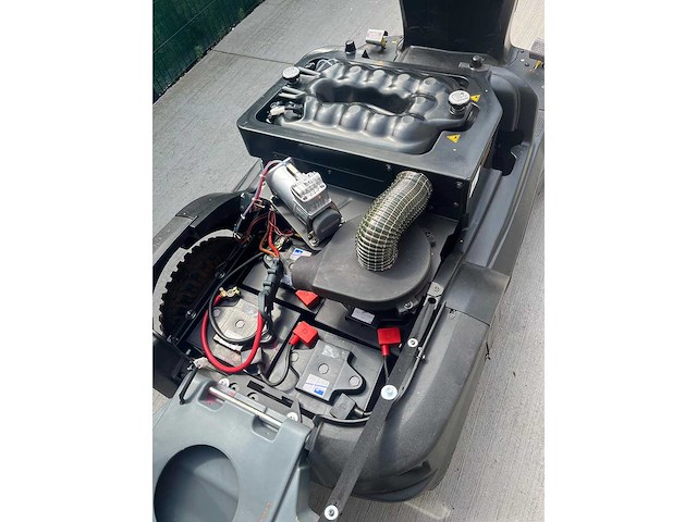 Kärcher km 90/60r zelfrijdende veegmachine - afbeelding 5 van  6