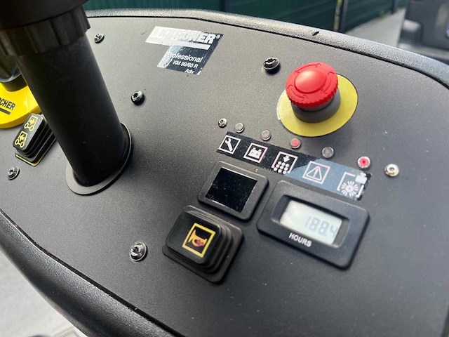 Kärcher km 90/60r zelfrijdende veegmachine - afbeelding 6 van  6