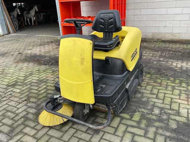 Kärcher km100/100r zelfrijdende veegmachine - afbeelding 1 van  11