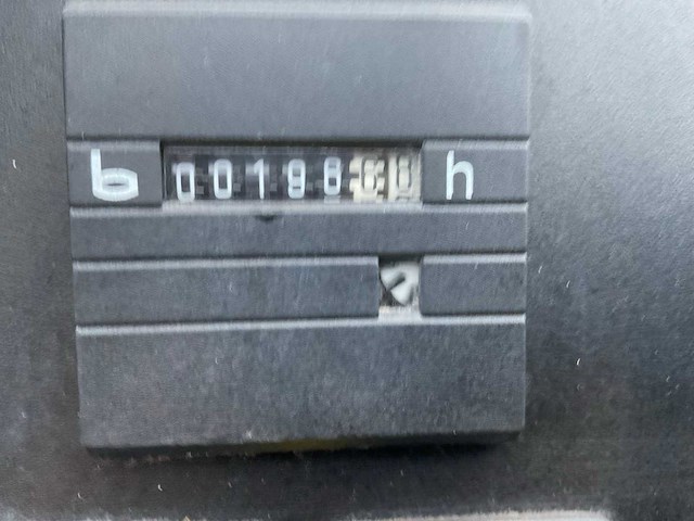 Kärcher km100/100r zelfrijdende veegmachine - afbeelding 8 van  11