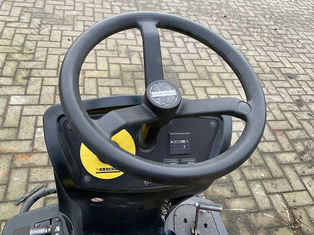 Kärcher km100/100r zelfrijdende veegmachine - afbeelding 7 van  11