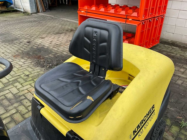 Kärcher km100/100r zelfrijdende veegmachine - afbeelding 10 van  11