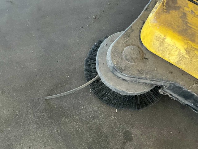 Karcher km550 veegmachine - afbeelding 4 van  5