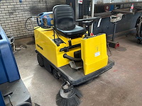 Kärcher kmr1200 zelfrijdende veegmachine - afbeelding 1 van  8