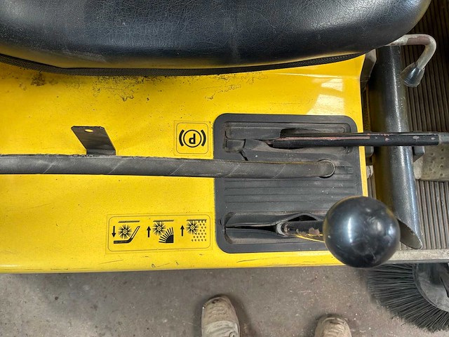 Kärcher kmr1200 zelfrijdende veegmachine - afbeelding 7 van  8