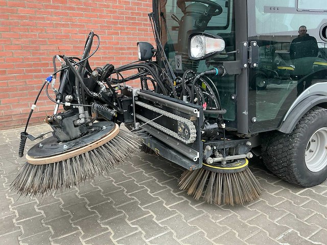Karcher mc 130 sweeper, self driven - afbeelding 4 van  36