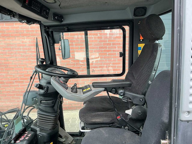 Karcher mc 130 sweeper, self driven - afbeelding 13 van  36