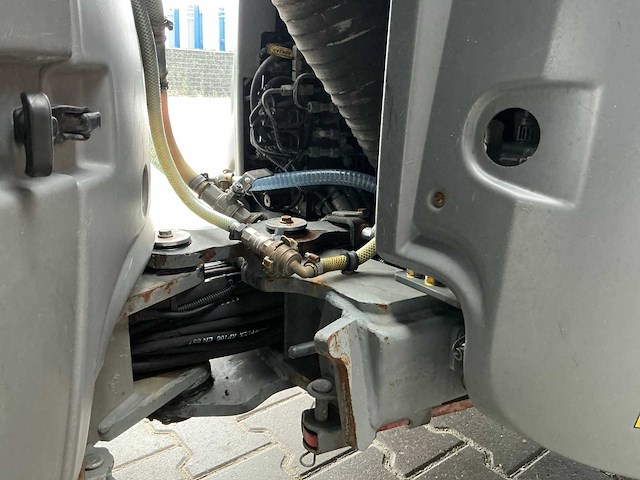 Karcher mc 130 sweeper, self driven - afbeelding 24 van  36