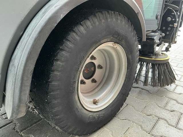 Karcher mc 130 sweeper, self driven - afbeelding 25 van  36