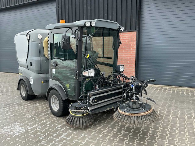 Karcher mc 130 sweeper, self driven - afbeelding 23 van  36