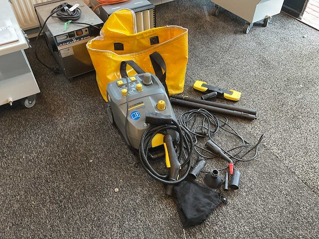 Kärcher professional sg 4/4 tapijtreiniger - afbeelding 1 van  3