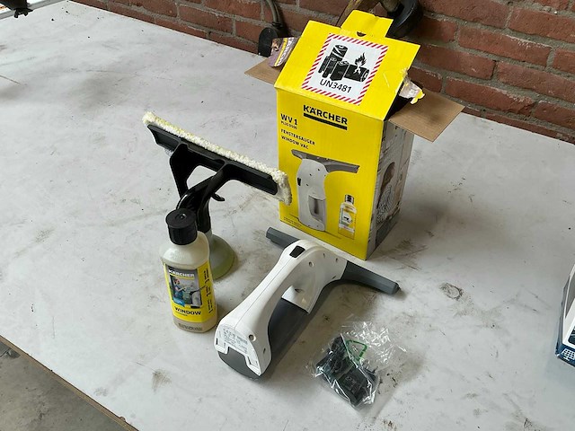 Karcher wv1 ruitenreiniger - afbeelding 1 van  2