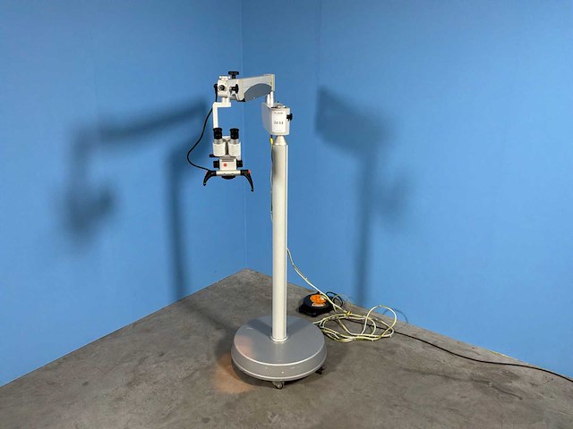 Karl kaps - som62 operatie- en onderzoeksmicroscoop - 2009 - afbeelding 1 van  9