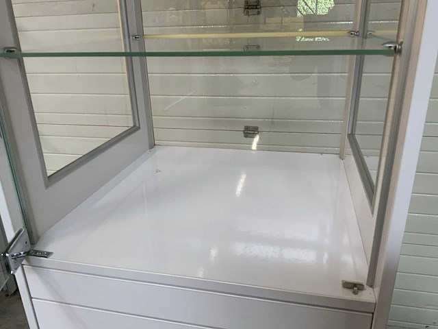 Karma jewelry presentatie vitrine - afbeelding 7 van  9