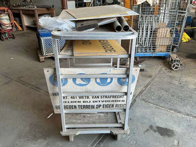 Karretje met borden - afbeelding 4 van  4
