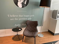 Kartell fauteuil, bijzettafel en lamp - afbeelding 7 van  15