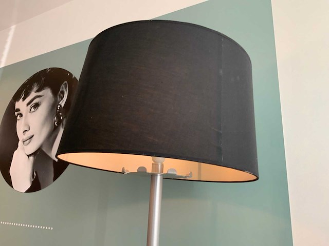 Kartell fauteuil, bijzettafel en lamp - afbeelding 12 van  15