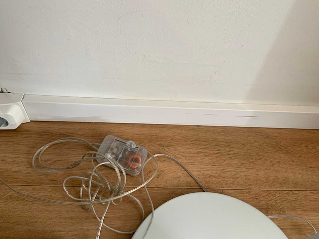 Kartell fauteuil, bijzettafel en lamp - afbeelding 14 van  15