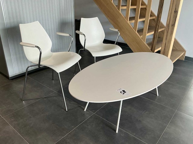 Kartell maui wachtkamerstoel en tafel - afbeelding 1 van  6