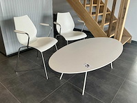 Kartell maui wachtkamerstoel en tafel - afbeelding 1 van  6