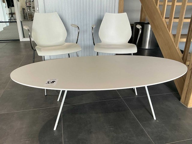 Kartell maui wachtkamerstoel en tafel - afbeelding 2 van  6