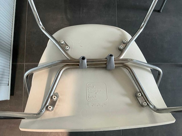 Kartell maui wachtkamerstoel en tafel - afbeelding 5 van  6