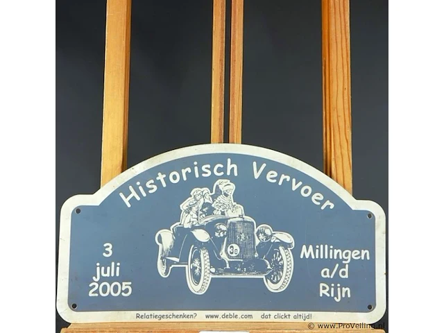 Kartonnen bord is een herinnering aan het evenement "historisch vervoer" dat plaatsvond op 3 juli 2005 in millingen aan de rijn - afbeelding 2 van  5