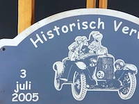 Kartonnen bord is een herinnering aan het evenement "historisch vervoer" dat plaatsvond op 3 juli 2005 in millingen aan de rijn - afbeelding 3 van  5