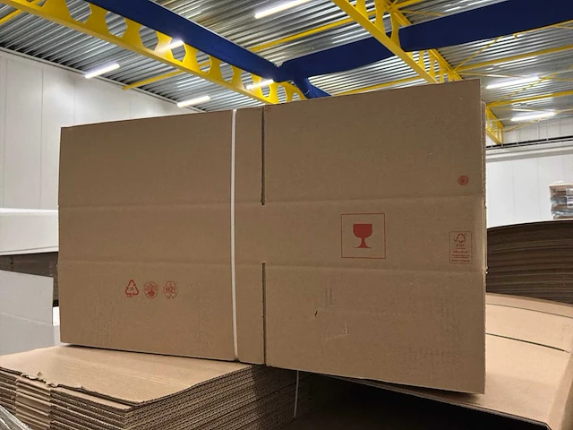 Kartonnen doos (390 x 290 x 90 mm) (1040x) - afbeelding 1 van  4