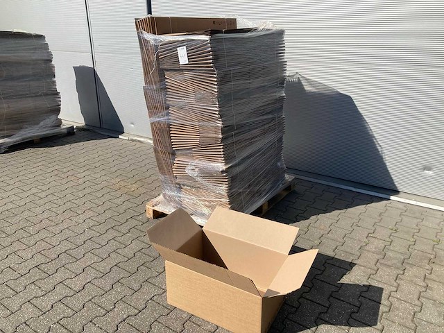 Kartonnen doos 570x380x270mm (135x) - afbeelding 1 van  3